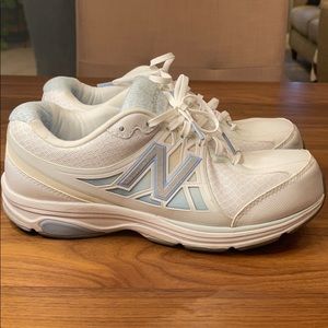 NEW BALANCE 847V2 walking shoe. Sz 9.5 W. EUC